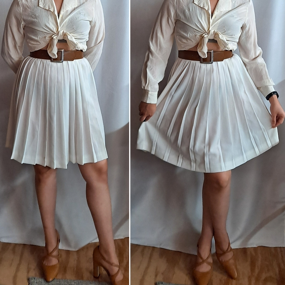 Vintage white pleated skirt
